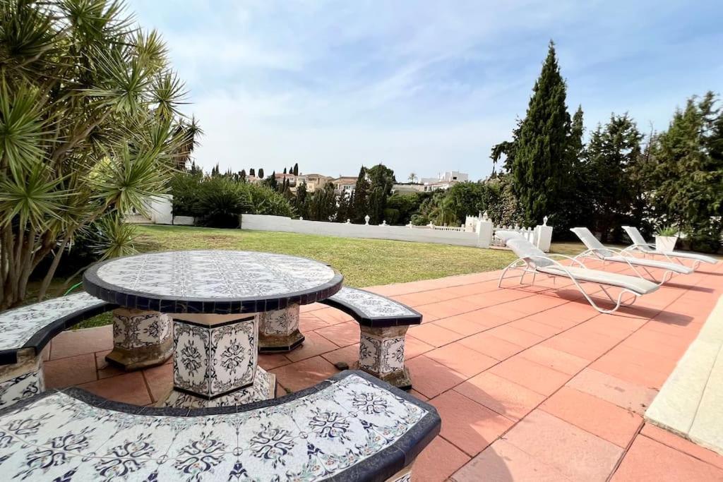 Villa Scenic With Private Pool - Sleeps 8 มิฮาส ภายนอก รูปภาพ