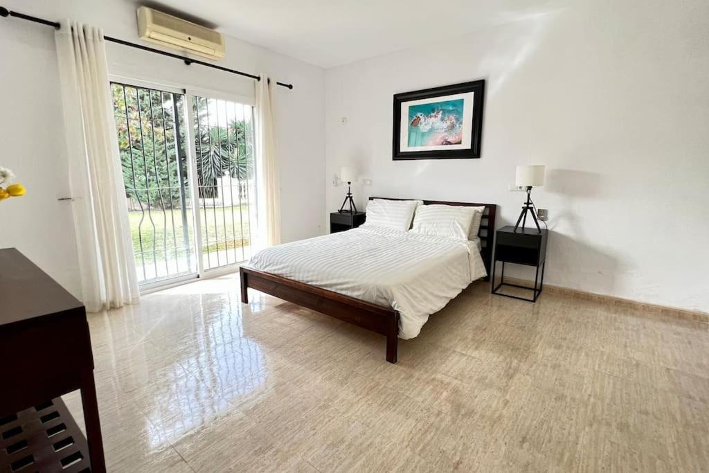 Villa Scenic With Private Pool - Sleeps 8 มิฮาส ภายนอก รูปภาพ