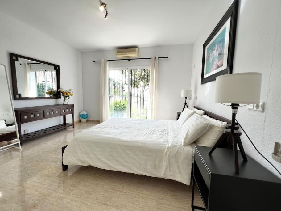 Villa Scenic With Private Pool - Sleeps 8 มิฮาส ภายนอก รูปภาพ